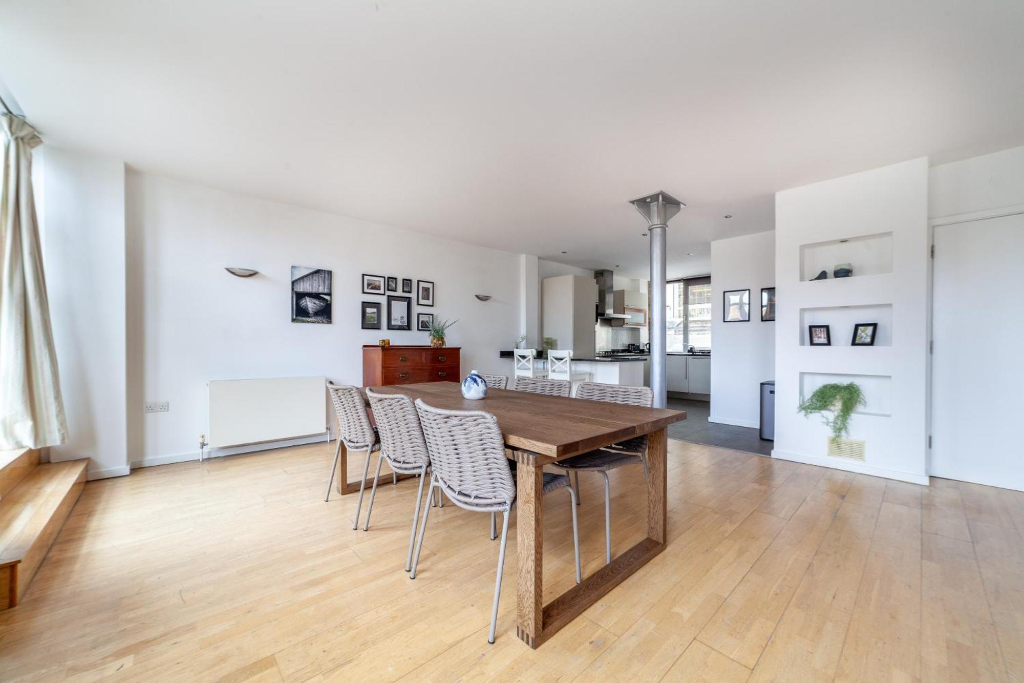 Elegance & Chic Design - 2-bedroom Haven Apartament