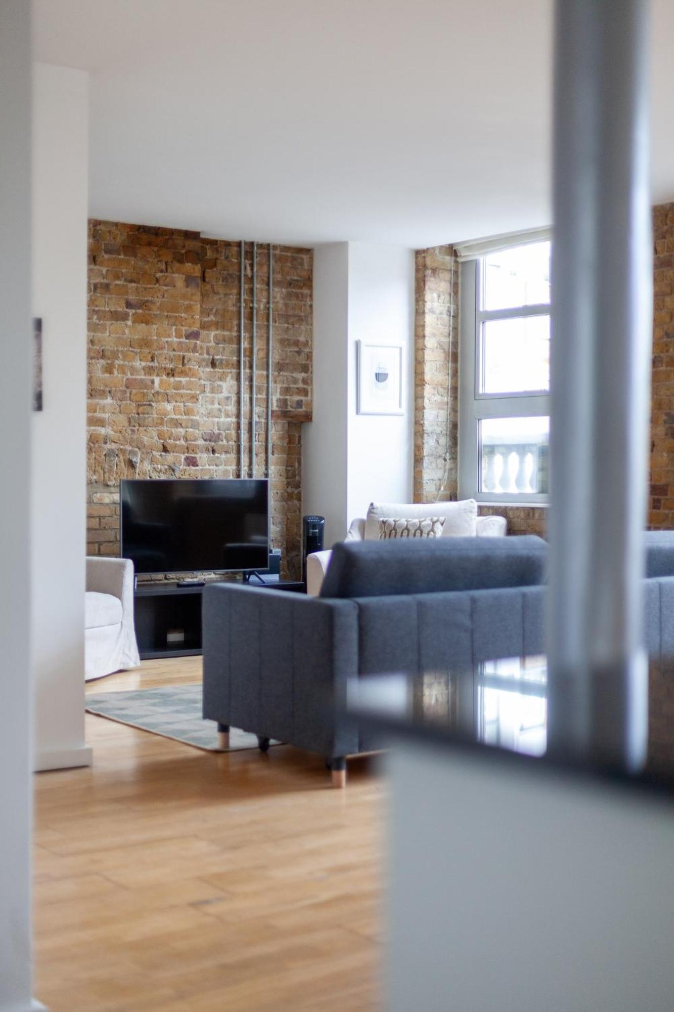 Elegance & Chic Design - 2-bedroom Haven Apartament *