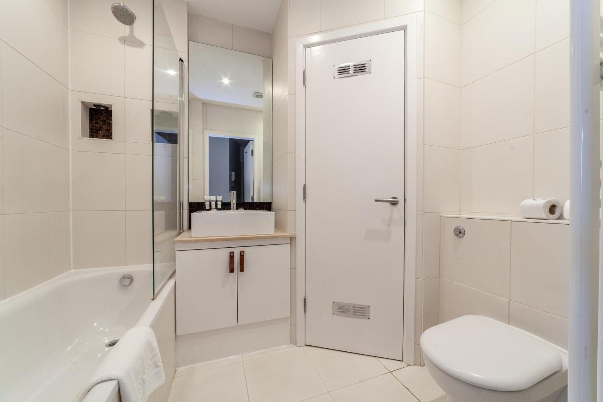 Apartament Elegance & Chic Design - 2-bedroom Haven *
